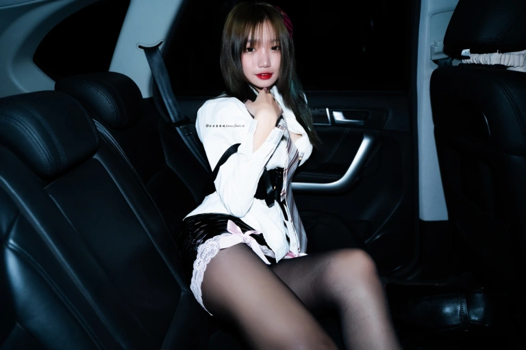 《车内》｜柒柒_Lust77 · 47张写真