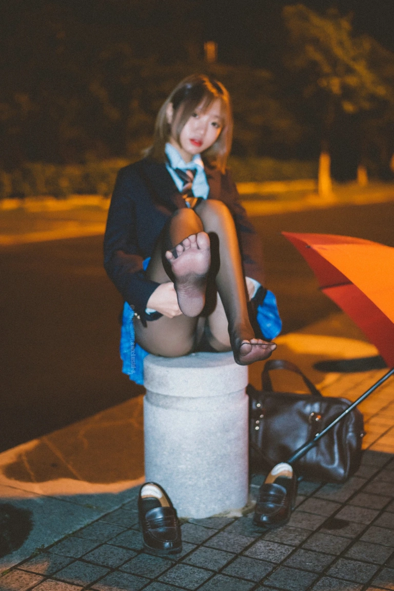 《深夜公园JK》｜柒柒_Lust77 · 35张写真