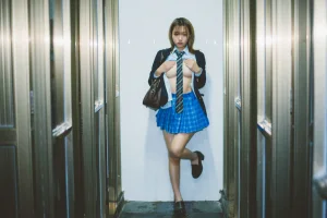 《深夜公园JK》｜柒柒_Lust77 · 35张写真