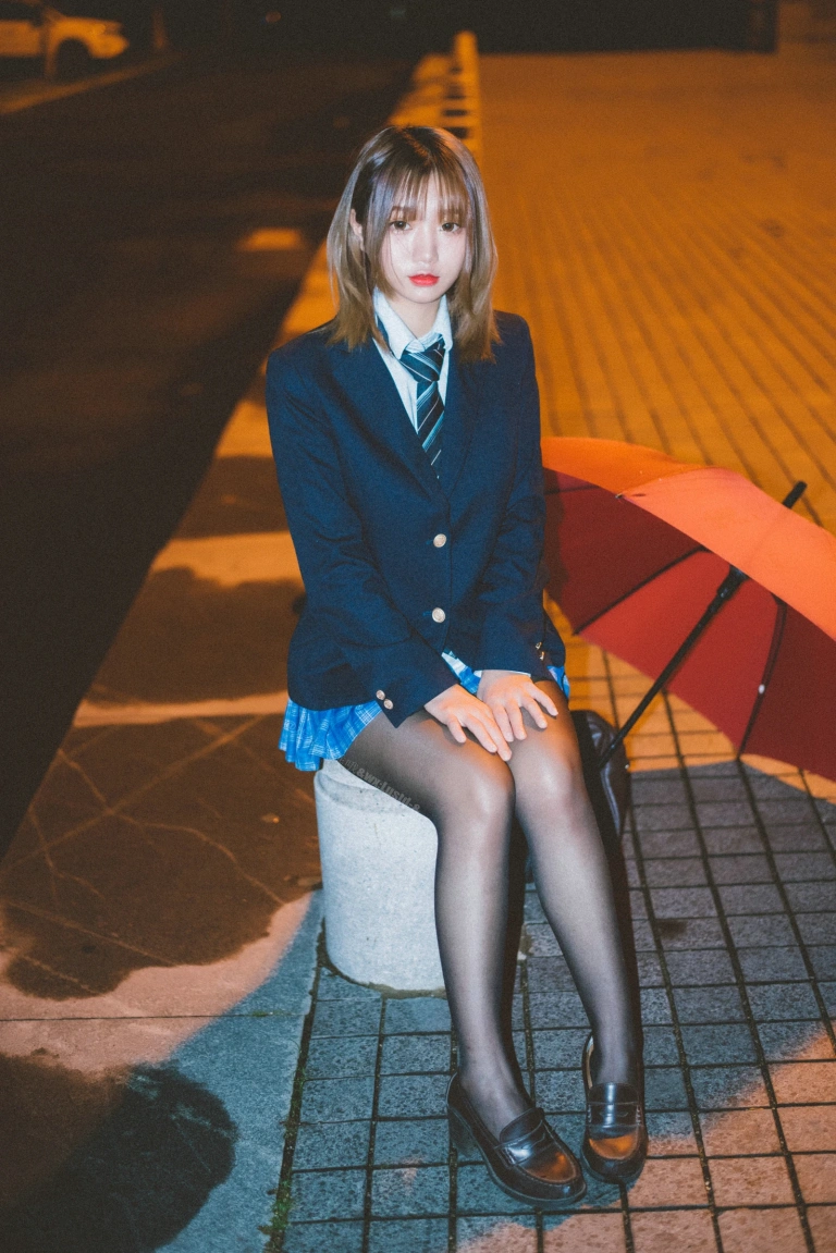 《深夜公园JK》｜柒柒_Lust77 · 35张写真