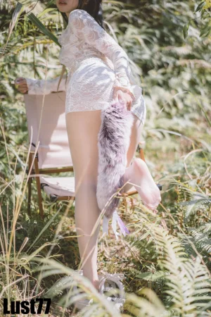 《夏树繁花》｜柒柒_Lust77 · 64张写真、1 个视频