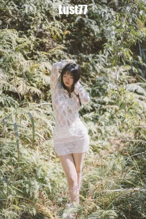 《夏树繁花》｜柒柒_Lust77 · 64张写真、1 个视频