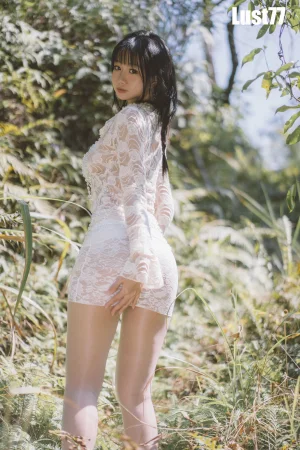 《夏树繁花》｜柒柒_Lust77 · 64张写真、1 个视频