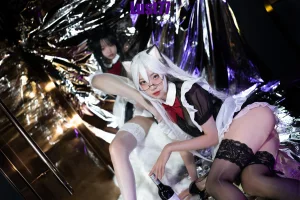 《女仆の惩戒课》｜柒柒_Lust77 · 110张写真、1 个视频