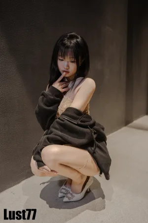 《纸醉金迷》｜柒柒_Lust77 · 90张写真、1 个视频