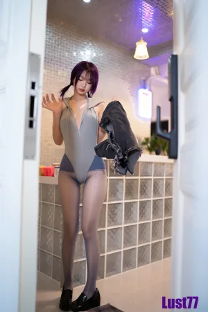 《小灰兔》｜柒柒_Lust77 · 70张写真、1 个视频