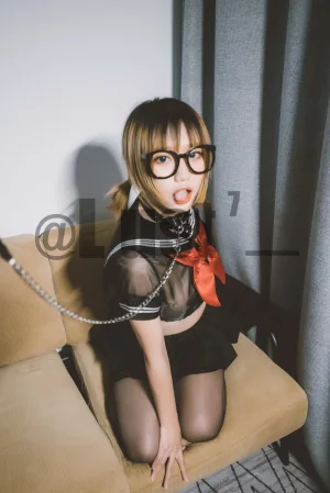 《漆皮死库水》｜柒柒_Lust77 · 29张写真