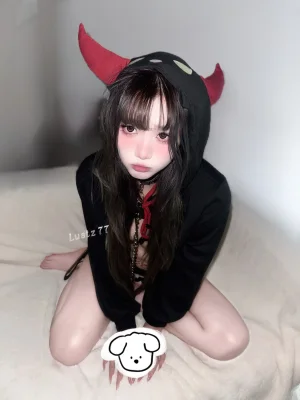《比基尼+油光咖丝》｜柒柒_Lust77 · 40张写真
