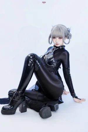 《黑靡烟旗袍》｜柒柒_Lust77 · 108张写真、2 个视频