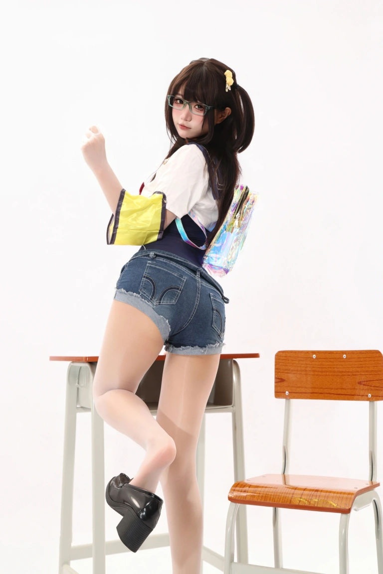 《风纪委员·连体白丝死库水》｜柒柒_Lust77 · 60张写真