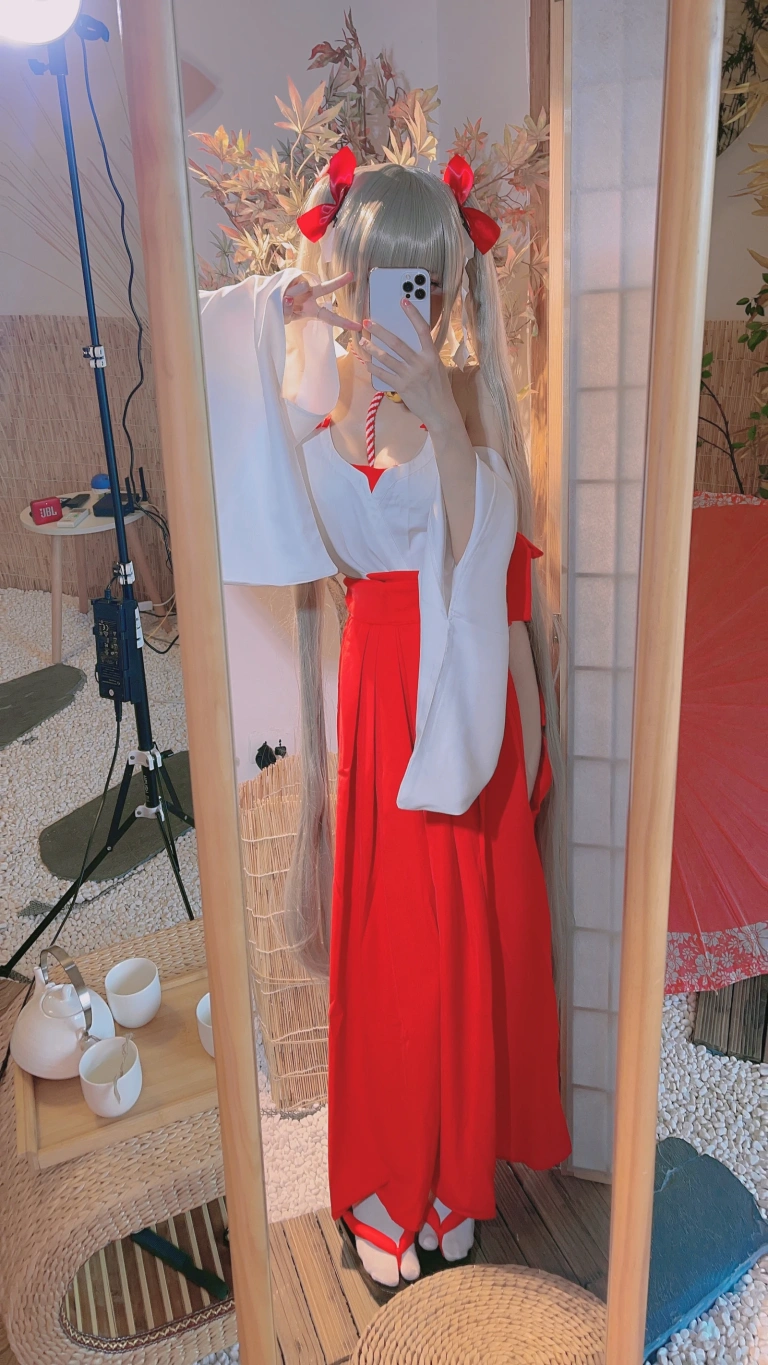 《可畏巫女》｜miko酱ww · 23张写真