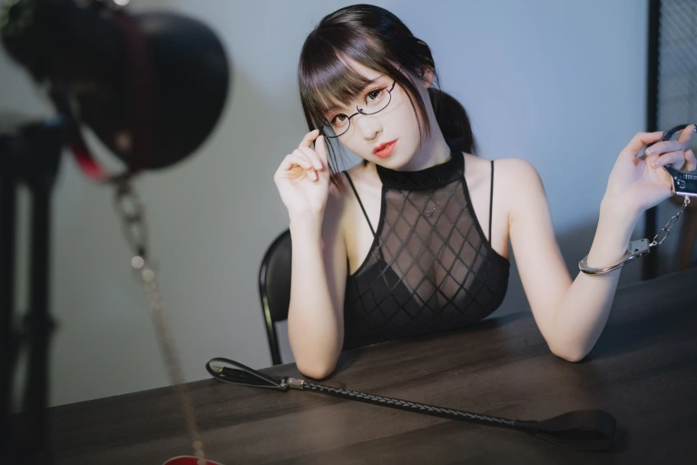 《坏女人》｜miko酱ww · 13张写真