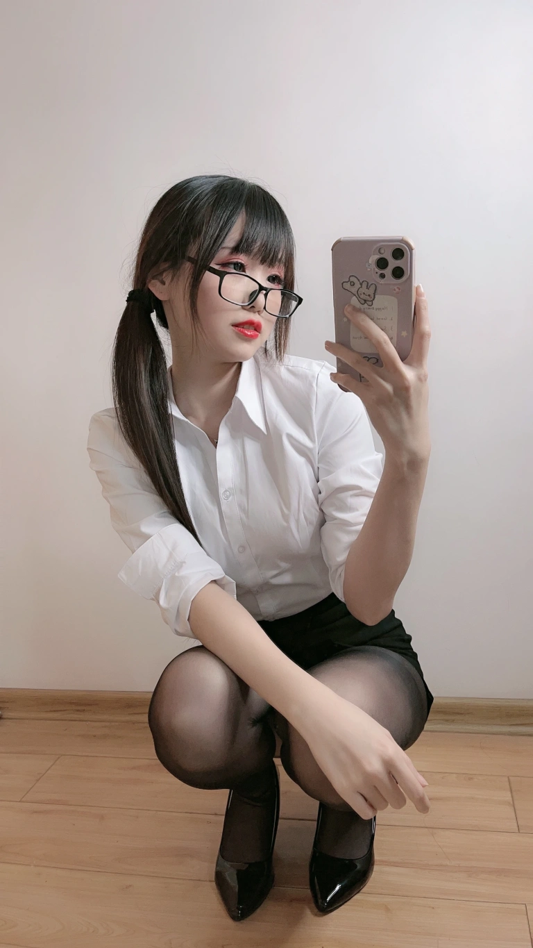 《自拍系列mikoの黑丝01》｜miko酱ww · 229张写真