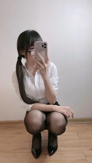 《自拍系列mikoの黑丝01》｜miko酱ww · 229张写真