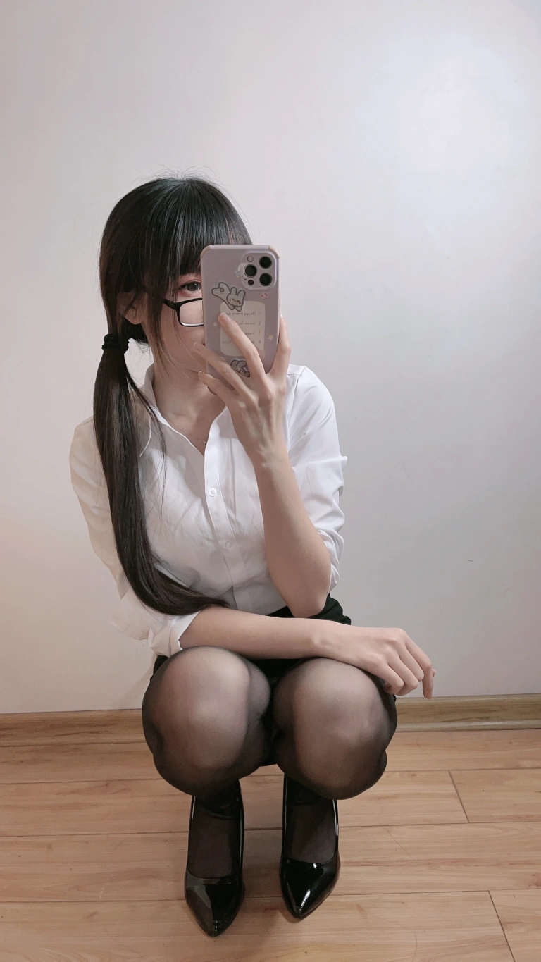 《自拍系列mikoの黑丝01》｜miko酱ww · 229张写真