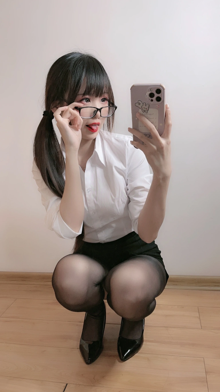 《自拍系列mikoの黑丝01》｜miko酱ww · 229张写真
