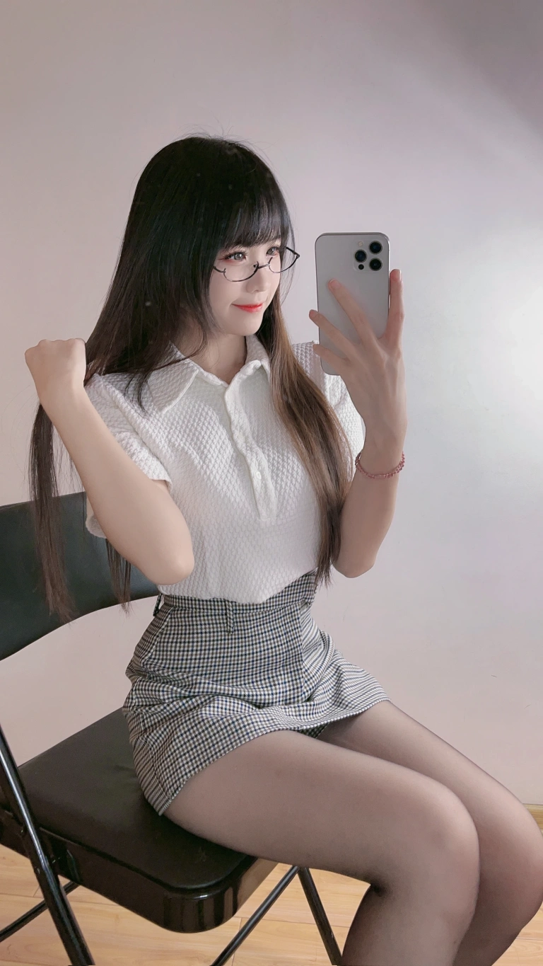《自拍系列mikoの黑丝03》｜miko酱ww · 185张写真