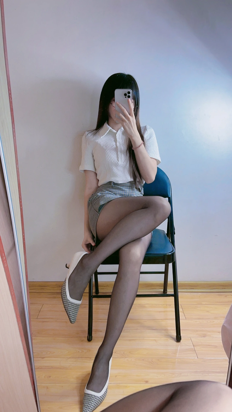 《自拍系列mikoの黑丝03》｜miko酱ww · 185张写真