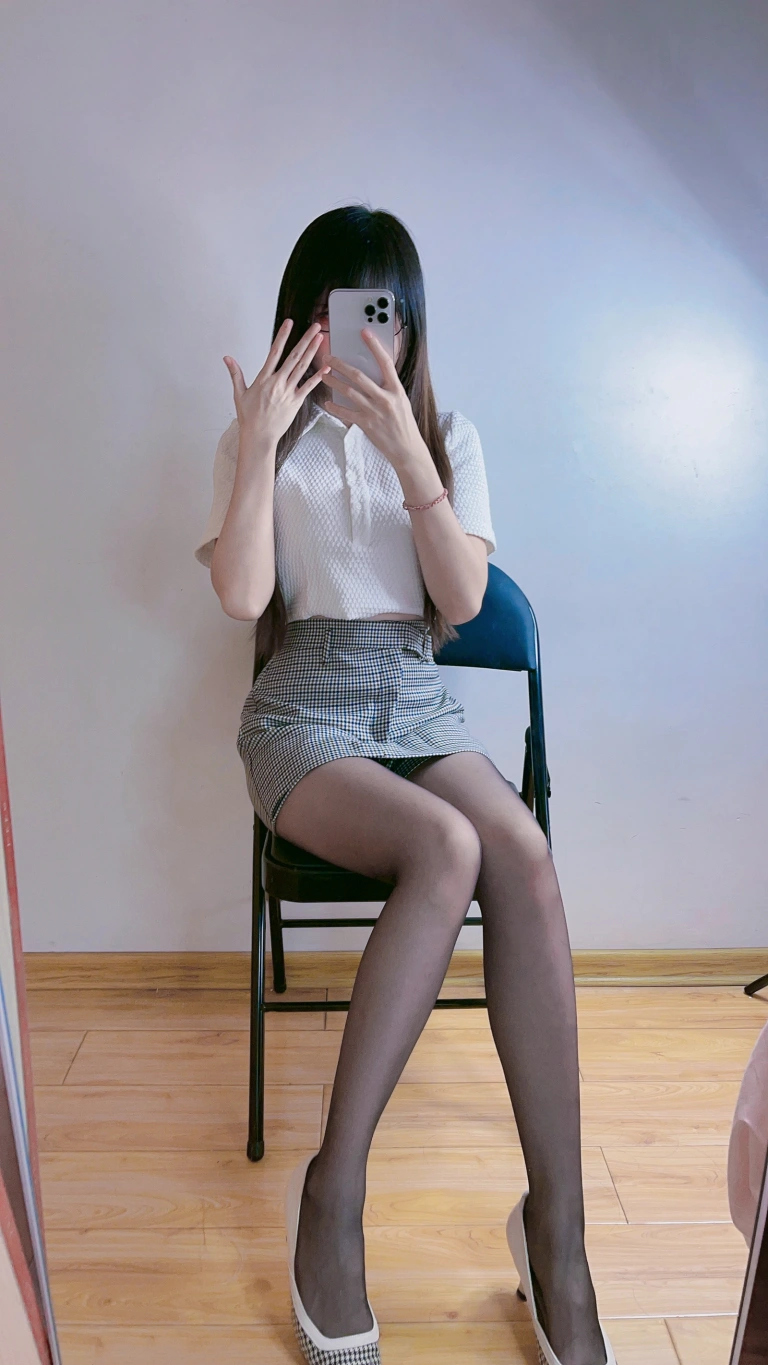 《自拍系列mikoの黑丝03》｜miko酱ww · 185张写真