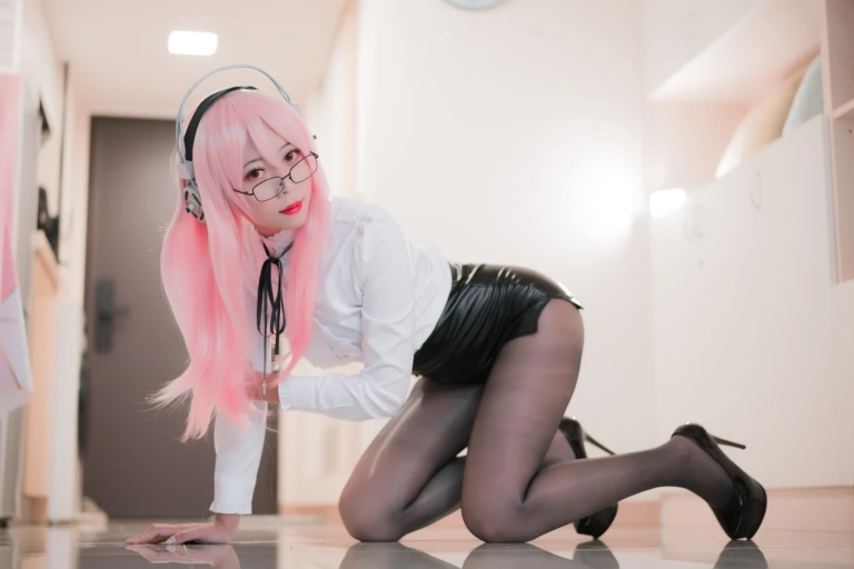《索尼子OL》｜Money冷冷 · 61张写真