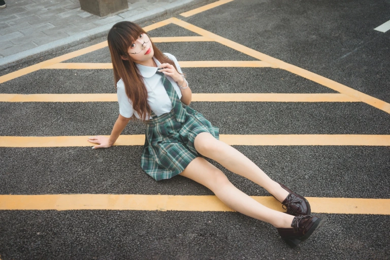 《JK》｜Money冷冷 · 9张写真