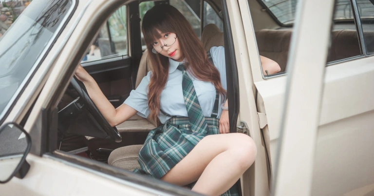 《JK》｜Money冷冷 · 9张写真