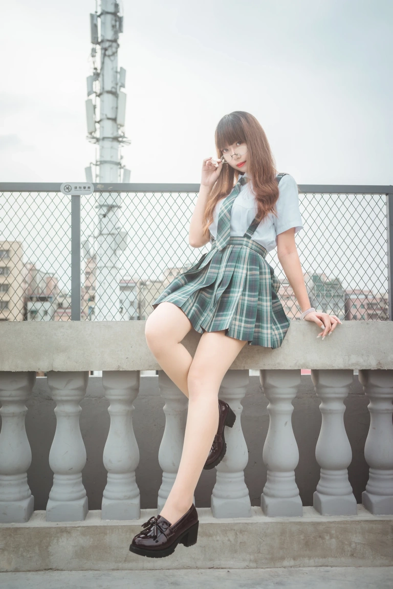 《JK》｜Money冷冷 · 9张写真