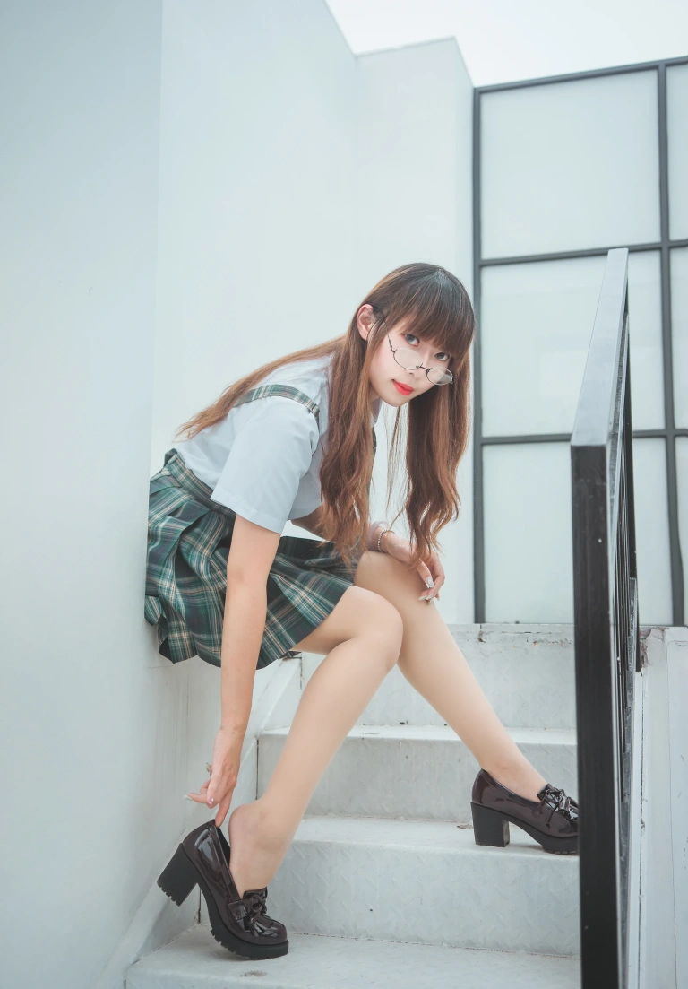 《JK》｜Money冷冷 · 9张写真