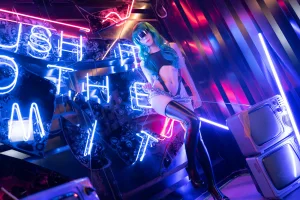 《高叉》｜Money冷冷 · 17张写真