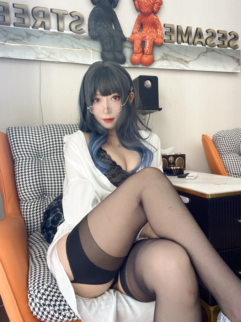 《白衬衫》｜Money冷冷 · 84张写真、2 个视频