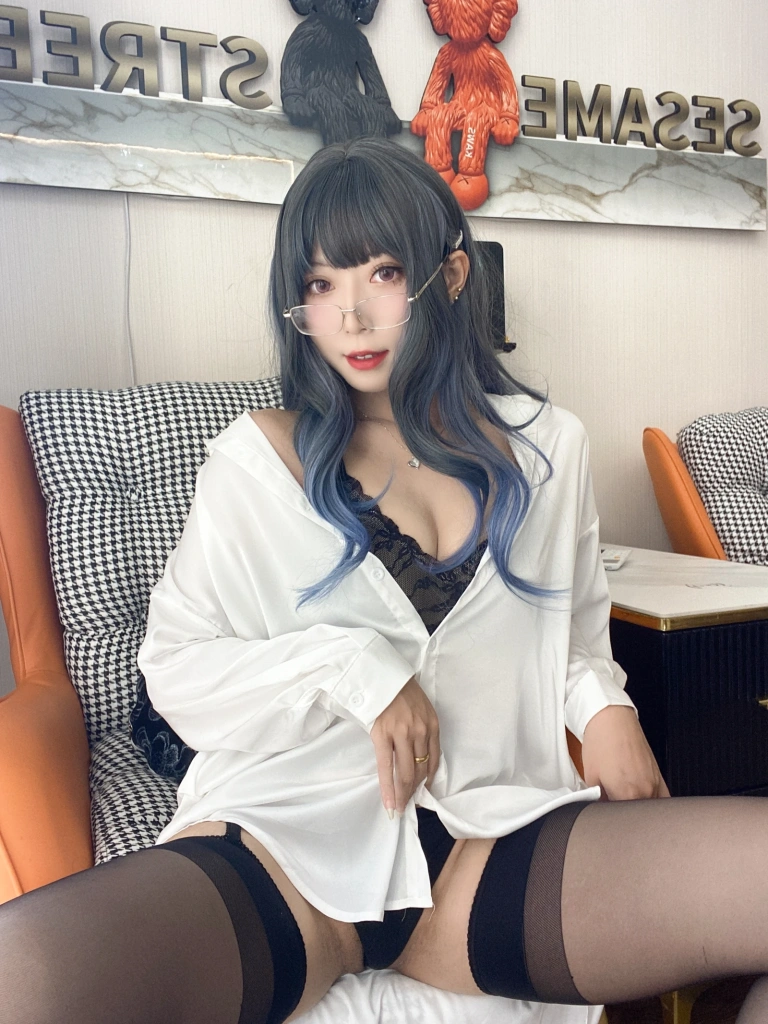 《白衬衫》｜Money冷冷 · 84张写真、2 个视频