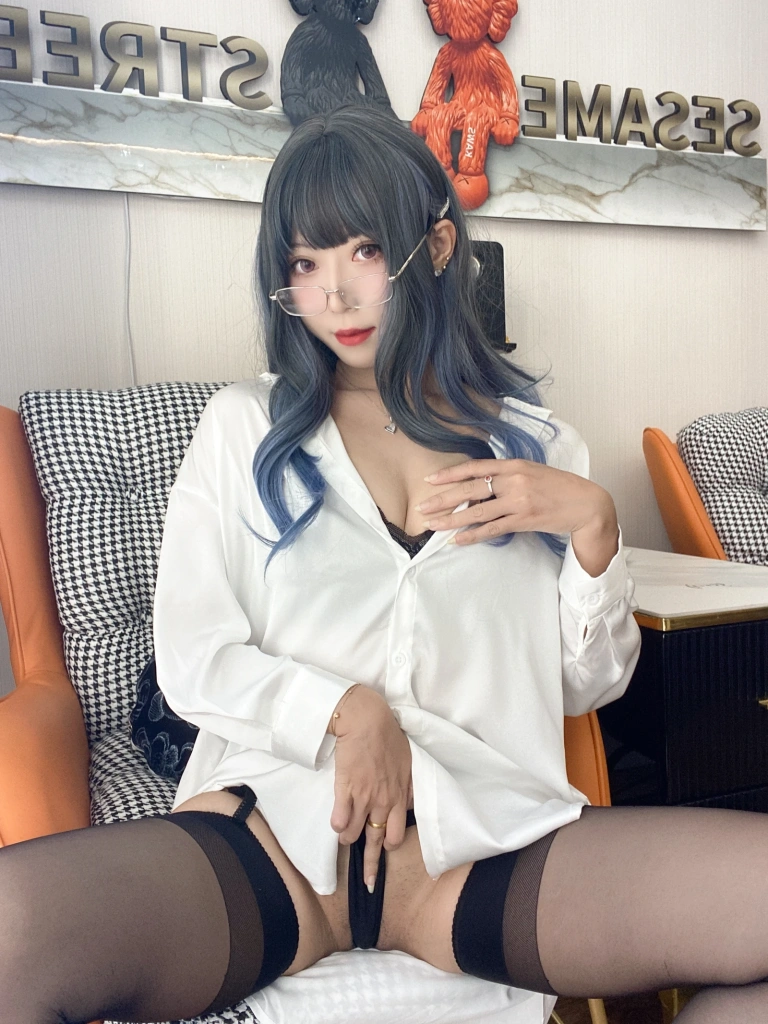 《白衬衫》｜Money冷冷 · 84张写真、2 个视频