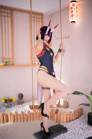 《酒吞高腰旗袍》｜Money冷冷 · 66张写真、1 个视频