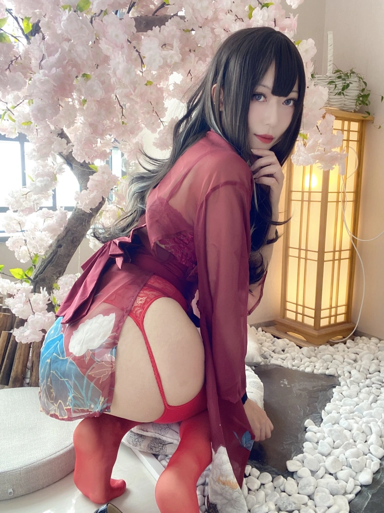 《新年快乐》｜Money冷冷 · 31张写真、2 个视频