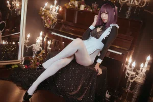 《高叉女仆》｜Money冷冷 · 25张写真