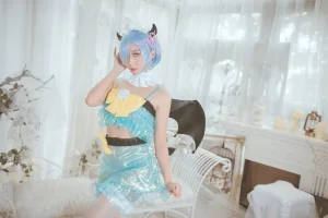 《蕾姆空姐小恶魔》｜Money冷冷 · 33张写真