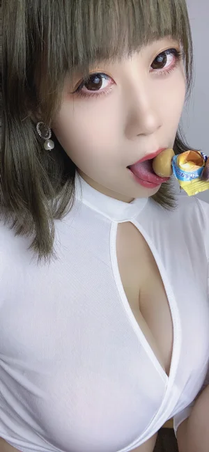 《自撮り Vol.017（動画入り）不务正业小秘书》｜奈汐酱nice · 52张写真、4 个视频