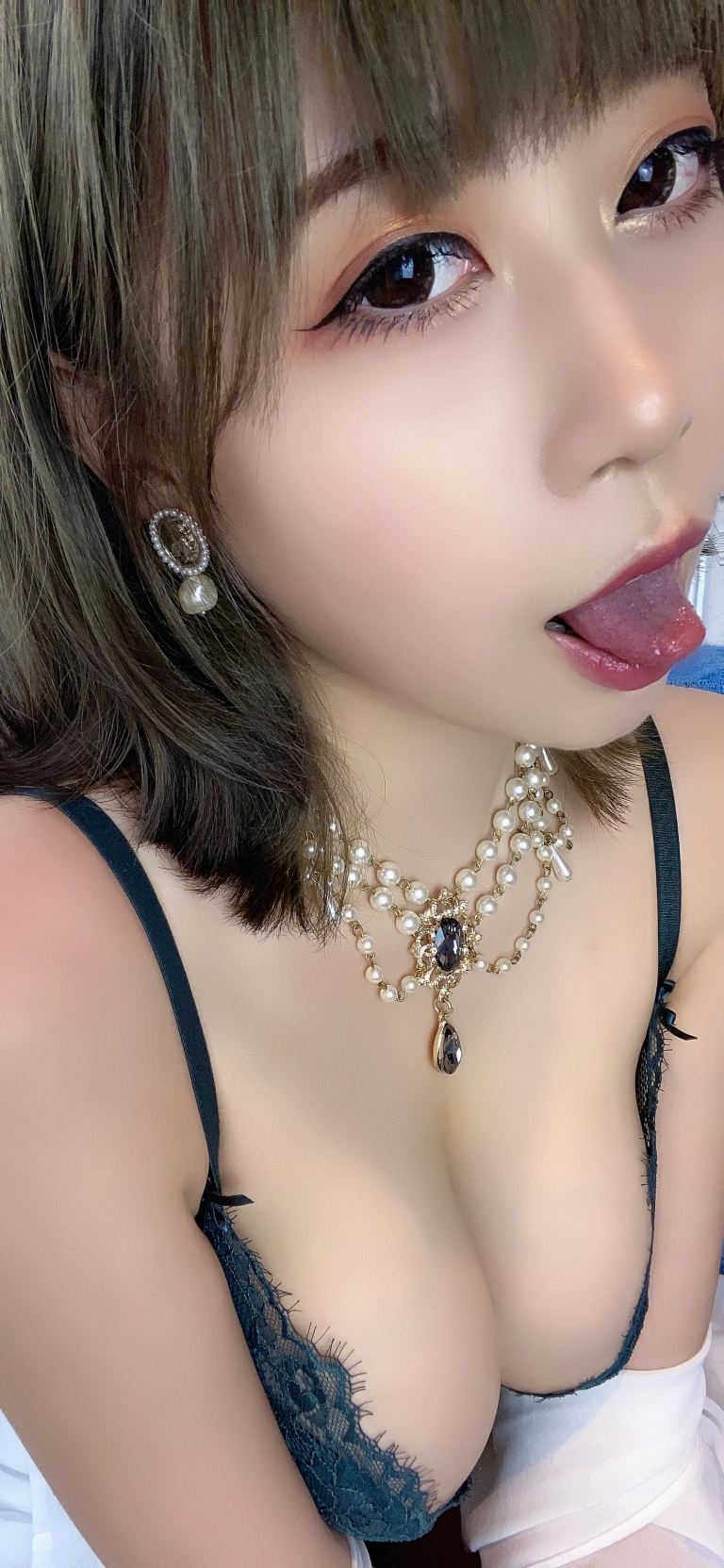 《13号自拍本【小贵F日常】》｜奈汐酱nice · 50张写真、4 个视频