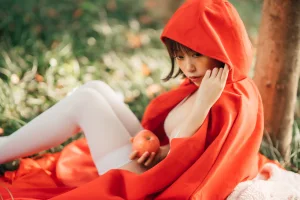《大红帽》｜奈汐酱nice · 31张写真、2 个视频