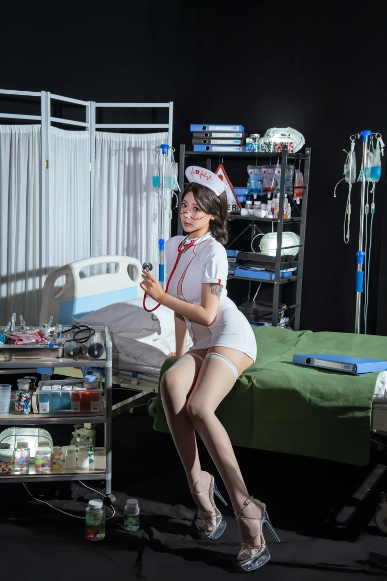 《心动护士》｜奈汐酱nice · 80张写真、1 个视频