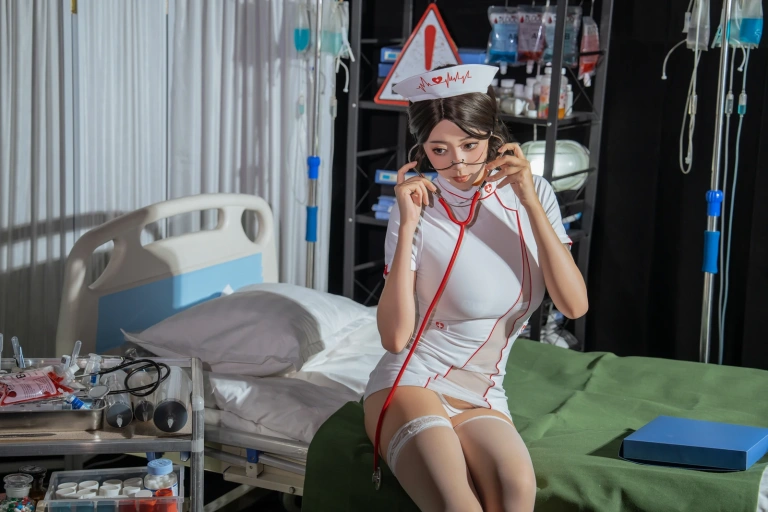 《心动护士》｜奈汐酱nice · 80张写真、1 个视频