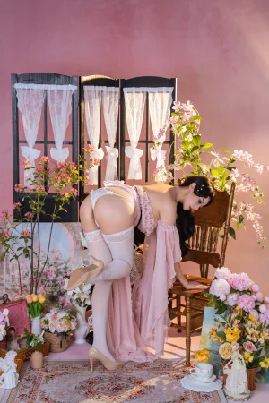 《粉红茶事》｜奈汐酱nice · 78张写真