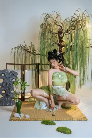 《拾翠》｜奈汐酱nice · 90张写真、1 个视频