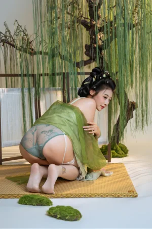 《拾翠》｜奈汐酱nice · 90张写真、1 个视频