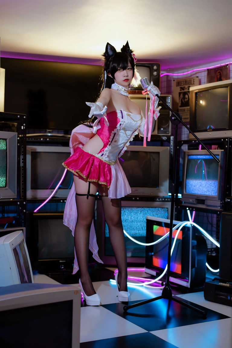 《犬之眷 碧蓝爱宕打歌服》｜二佐Nisa · 14张写真