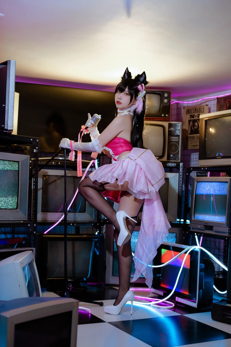 《犬之眷 碧蓝爱宕打歌服》｜二佐Nisa · 14张写真