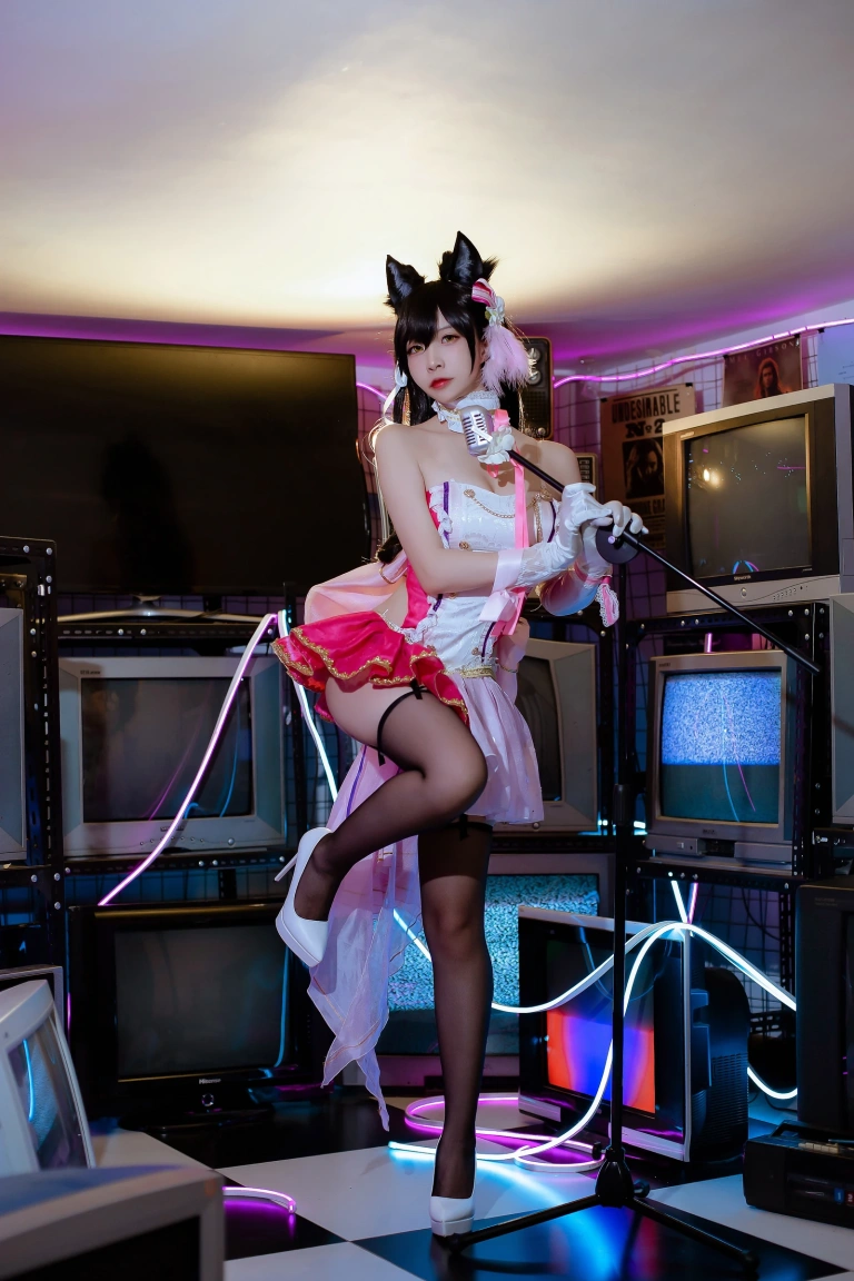 《犬之眷 碧蓝爱宕打歌服》｜二佐Nisa · 14张写真