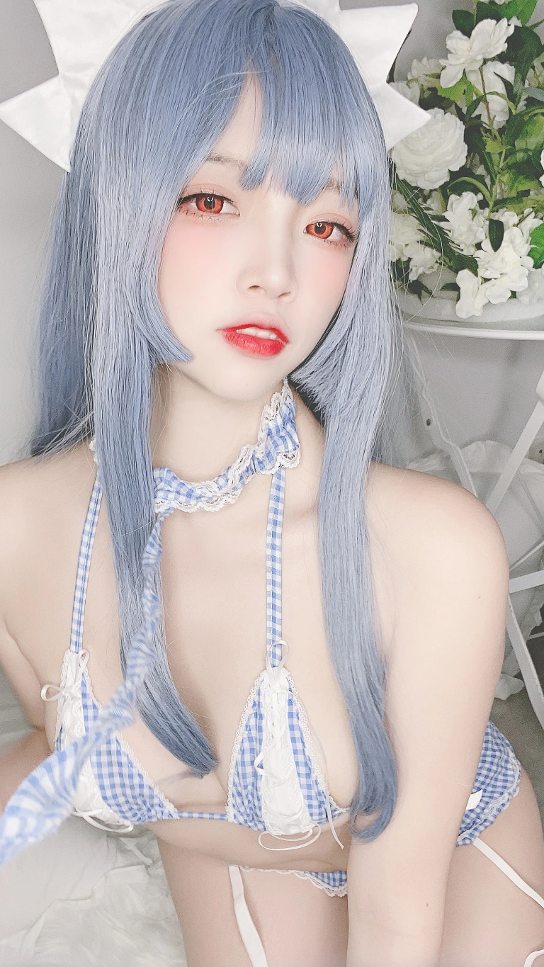 《私房自拍蓝格比基尼女仆》｜二佐Nisa · 40张写真