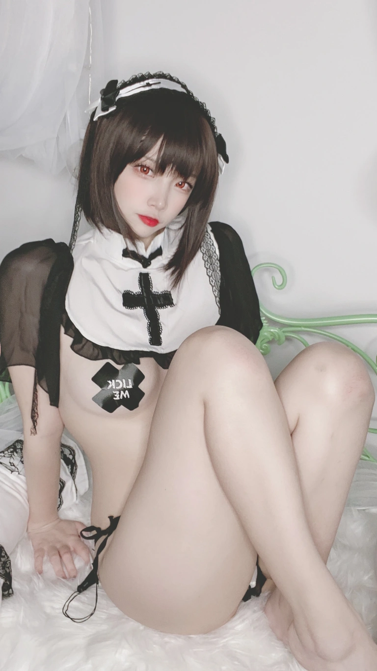 《私房自拍修女》｜二佐Nisa · 44张写真