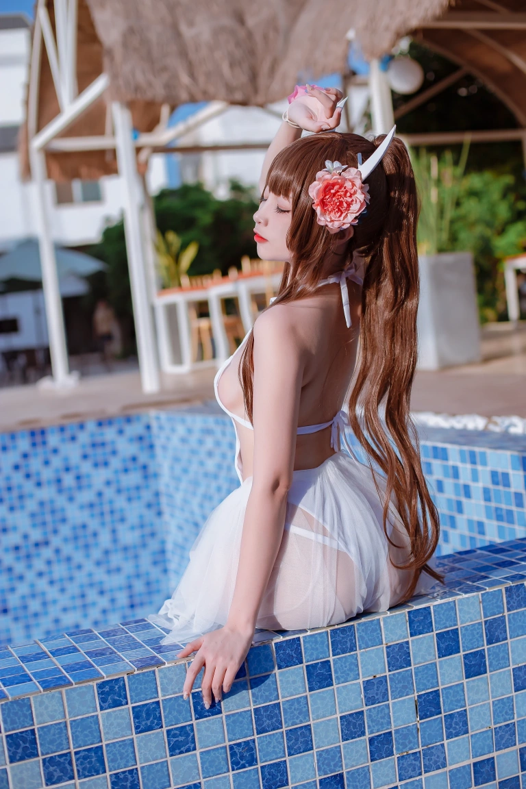 《碧蓝航线 鲟泳装》｜二佐Nisa · 9张写真